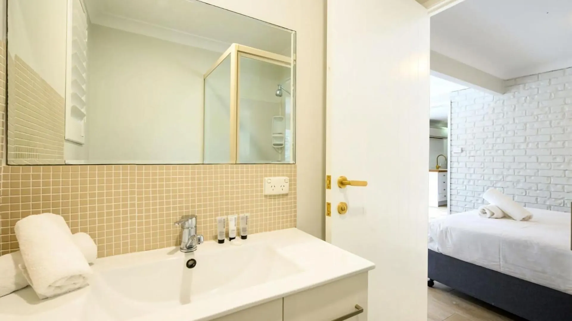 Apartment Stunning Riverside Hinterland Retreat Gold Coast