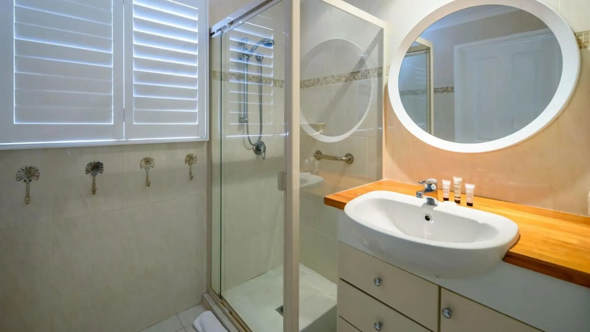 Stunning Riverside Hinterland Retreat Gold Coast 0*,